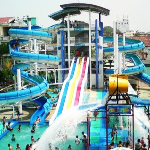 Cầu trượt nước xoắn và máng trượt nhiều làn kèm hồ tắm cho trẻ em