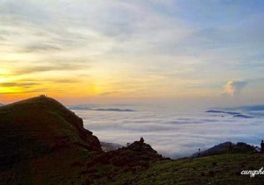 Khung cảnh cắm trại đón bình minh trên cao nguyên cỏ Đồng Cao