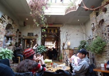 Góc nhỏ phong cách vintage Pháp cổ điển nhẹ nhàng tại Le Petit Cafe