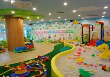 Quầy kem ốc quế sắc màu thơm ngon hấp dẫn