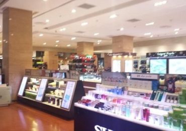 Khu mua sắm và ẩm thực hiện đại bên trong Nha Trang Center