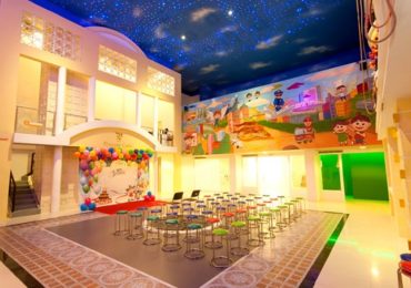Khu vực siêu thị mini và rạp hát dành cho thiếu nhi tại Kizworld