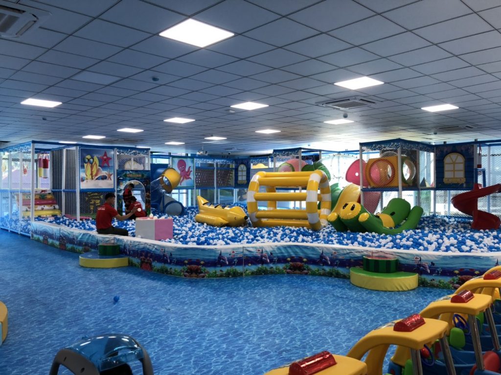 Gia đình trẻ tham quan Mộc Châu Island cùng con