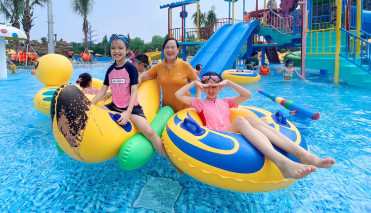 Gia đình vui chơi ở công viên Tuyên Quang