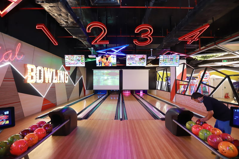 Lane bowling với mẫu dầu oil pattern rõ ràng