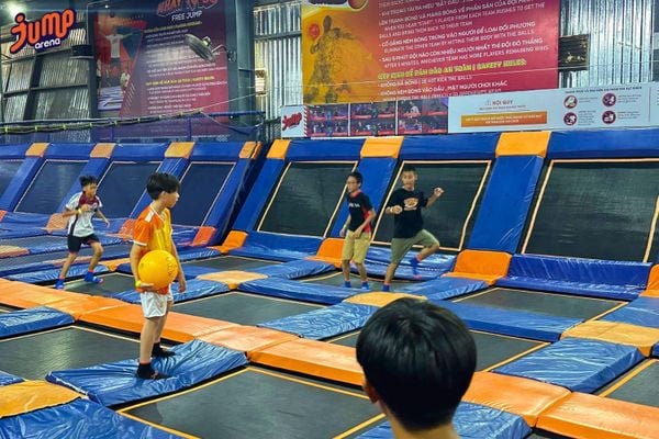 Sơ đồ tham khảo sân dodgeball trên bạt nhún modular